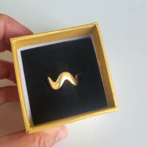 Squiggly Ring